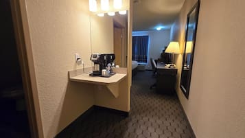 Room, Accessible | Meja, Wi-fi percuma, cadar katil, jam penggera
