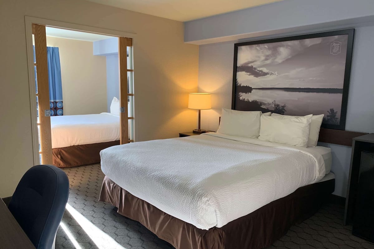 Desk, free WiFi, bed sheets, alarm clocks