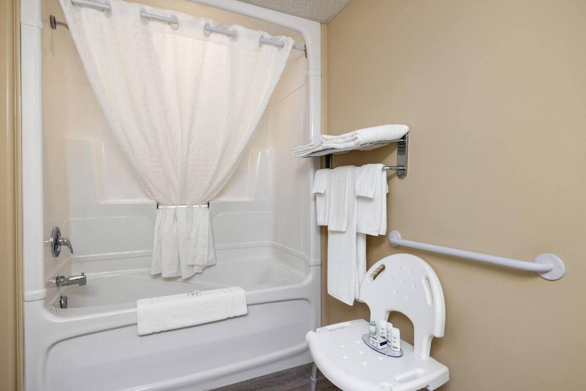 Salle de bain accessible aux personnes à mobilité réduite