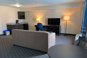 Business Room, 1 Queen Bed with Sofa bed, Non Smoking | Desk, free WiFi, bed sheets, alarm clocks