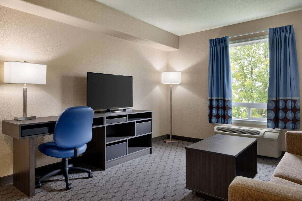 Bureau, Wi-Fi gratuit, réveils, draps fournis