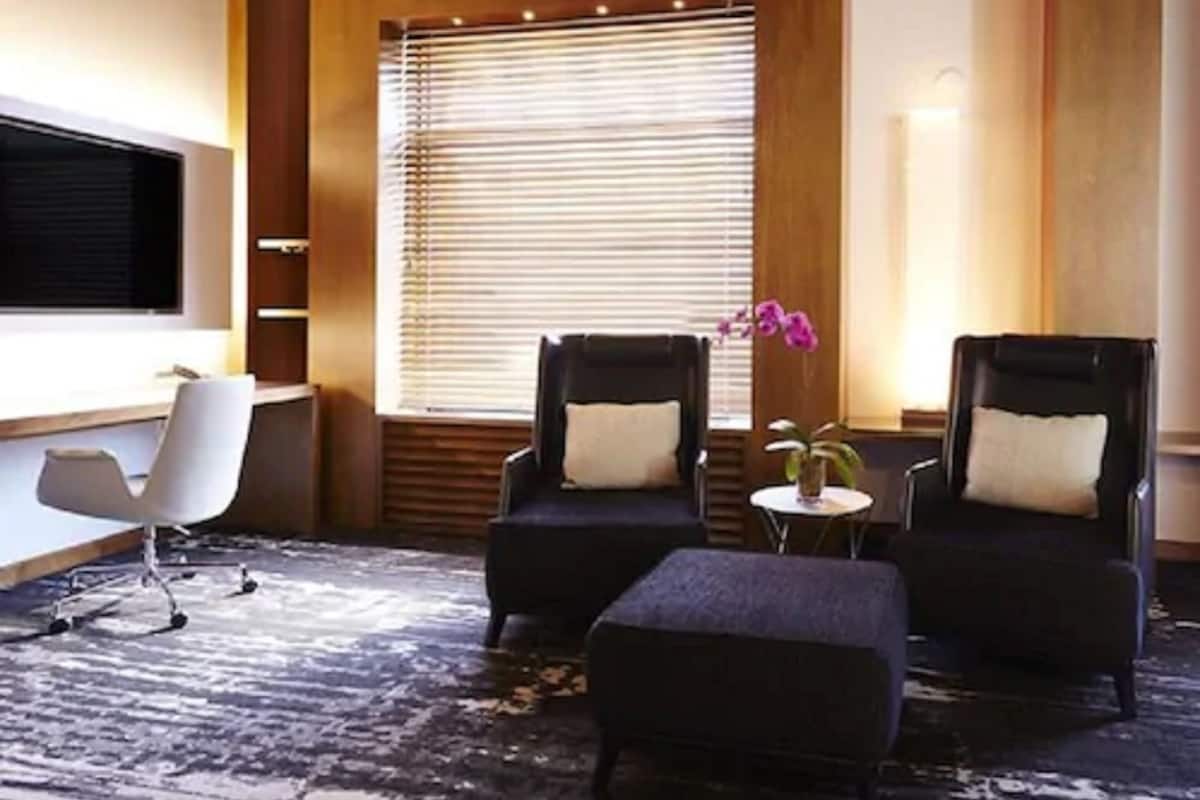 Luxury-Zimmer, 1 King-Bett (Prestige) | Wohnbereich | 32-Zoll-LCD-Fernseher mit Kabelempfang, Fernseher