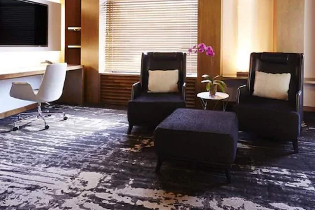 Luxury Room, 1 King Bed (Prestige) | Living area | 32-inch LCD TV with cable channels, TV