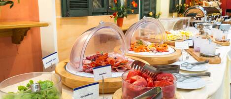 Daily continental breakfast (EUR 12 per person)