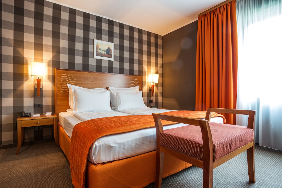 1 Schlafzimmer, hochwertige Bettwaren, Daunenbettdecken