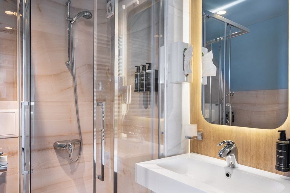 eco-friendly toiletries, hair dryer, towels