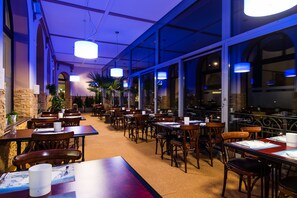 Spécialités Cuisine locale et internationale