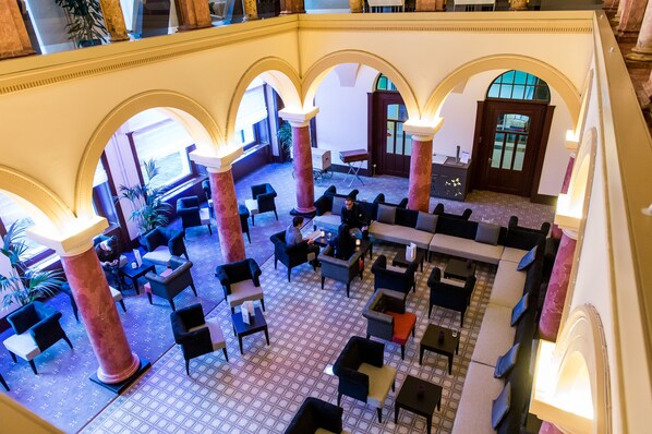 Breakfast and dinner served, local and international cuisine
