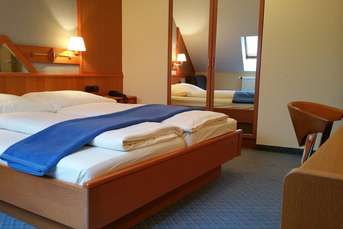 comfort suite, 1 bedroom, non smoking | living area | flat-screen tv