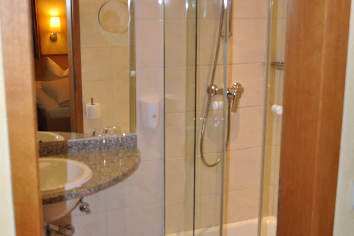 twin room, 2 single beds | bathroom | shower, free toiletries, hair dryer, towels