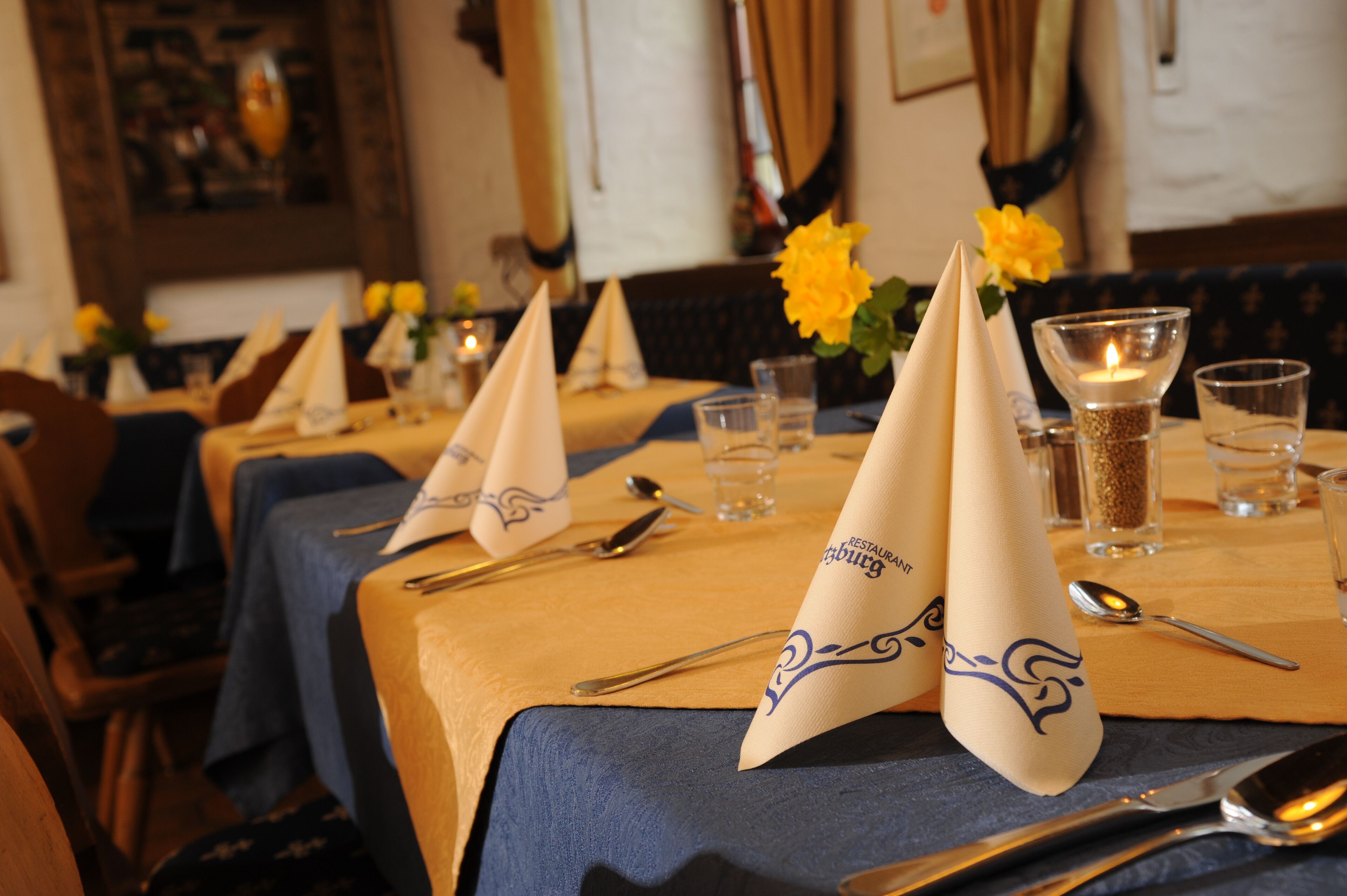 breakfast, lunch served; international cuisine, al fresco dining