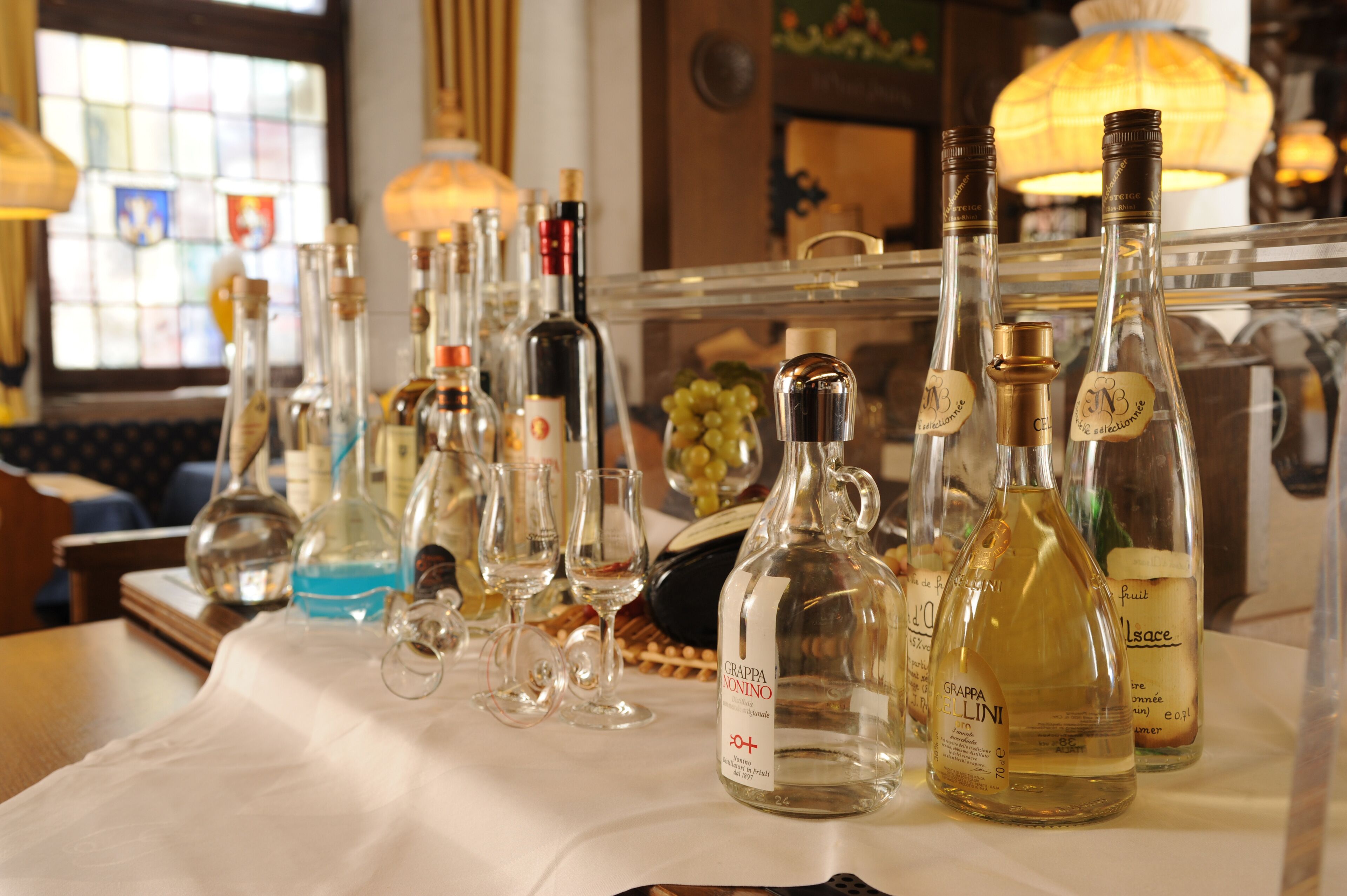 breakfast, lunch served; international cuisine, al fresco dining