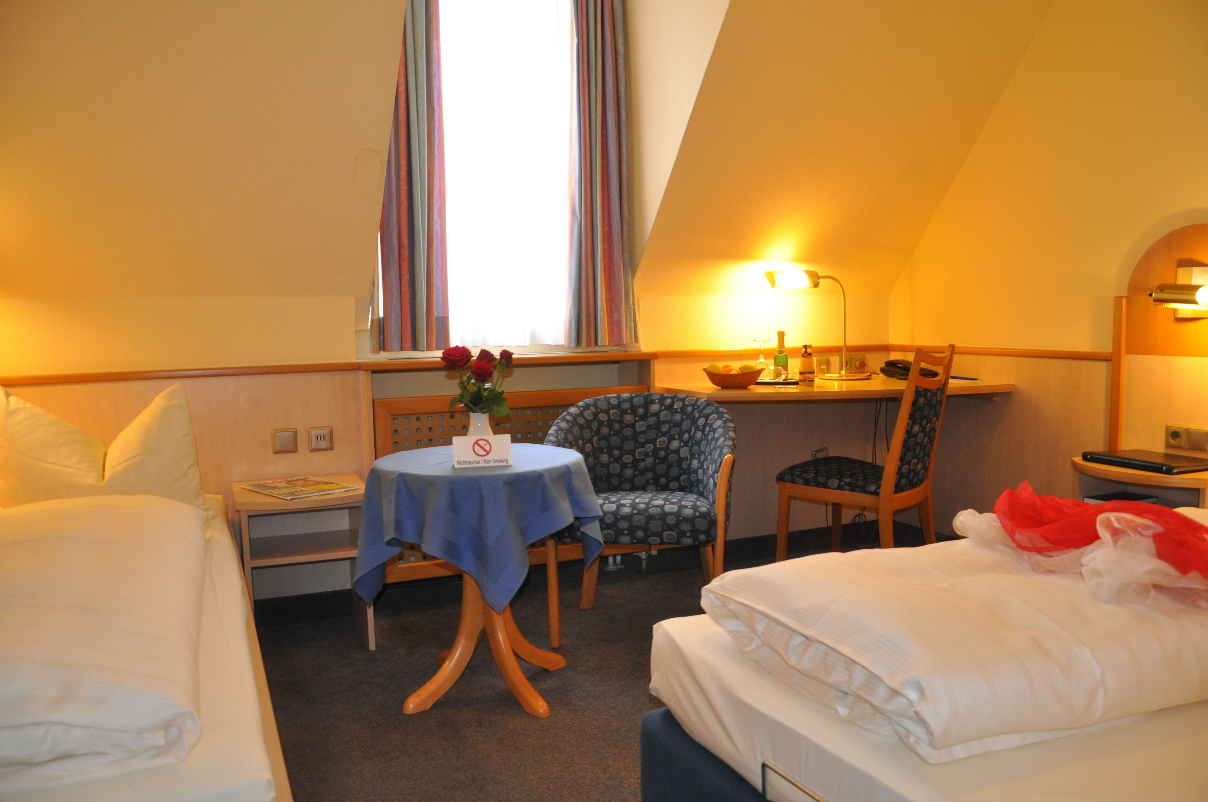 twin room, 2 single beds | living area | flat-screen tv