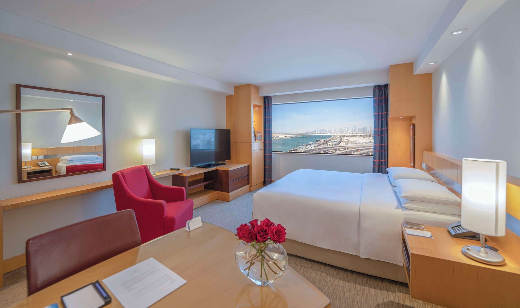 Literie hypoallergénique, couette en duvet, minibar, coffre-fort
