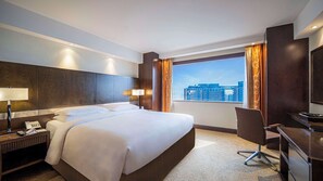 Hypo-allergenic bedding, down comforters, minibar, in-room safe