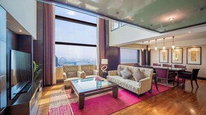 Hypo-allergenic bedding, down duvets, minibar, in-room safe