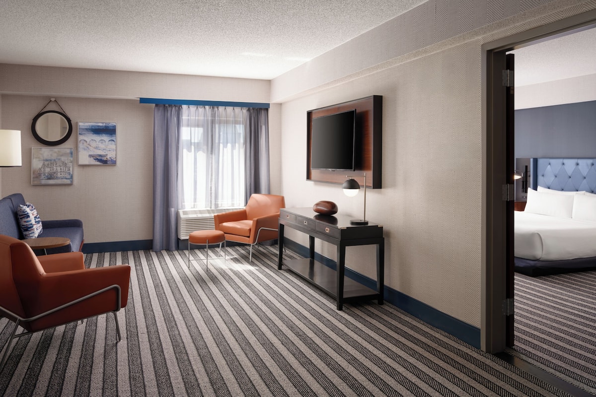 Signature Suite, 1 Bedroom (Mobility/Hearing Accessible, Tub)