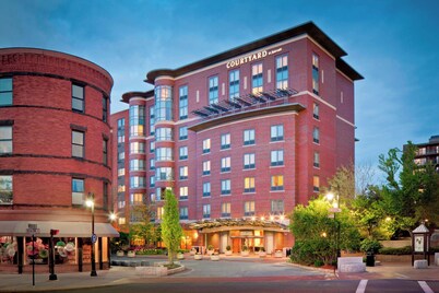Courtyard by Marriott Boston Brookline