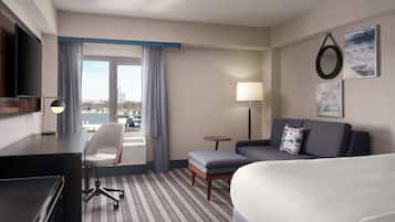 Studio, 1 King Bed, City View | Premium bedding, pillowtop beds, in-room safe, desk