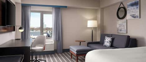 Studio, 1 King Bed, City View | Premium bedding, pillow-top beds, in-room safe, desk