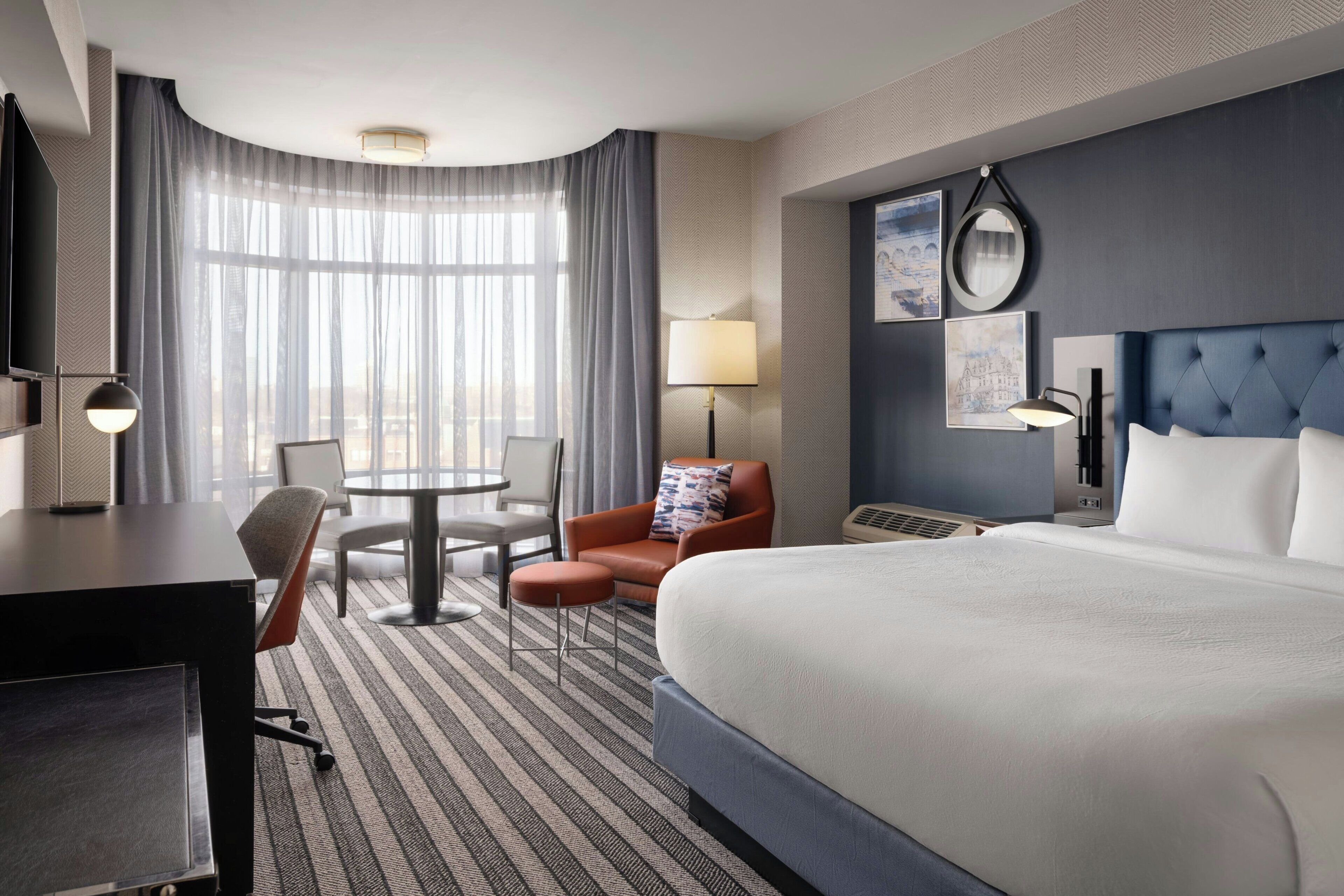 Executive Studio, 1 King Bed | Premium bedding, pillowtop beds, in-room safe, desk