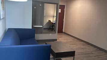 Ropa de cama de alta calidad y escritorio