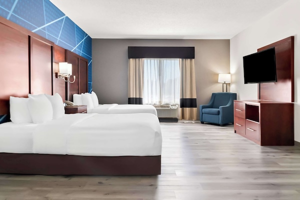 Suíte, 2 camas Queen, acessível, para não fumantes | Roupas de cama premium, escrivaninha, espaço de trabalho para notebook