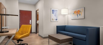 Holiday Inn Express & Suites Southfield Detroit by IHG