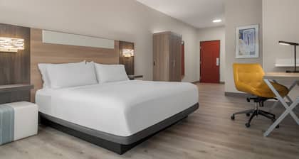 Holiday Inn Express & Suites Southfield Detroit by IHG