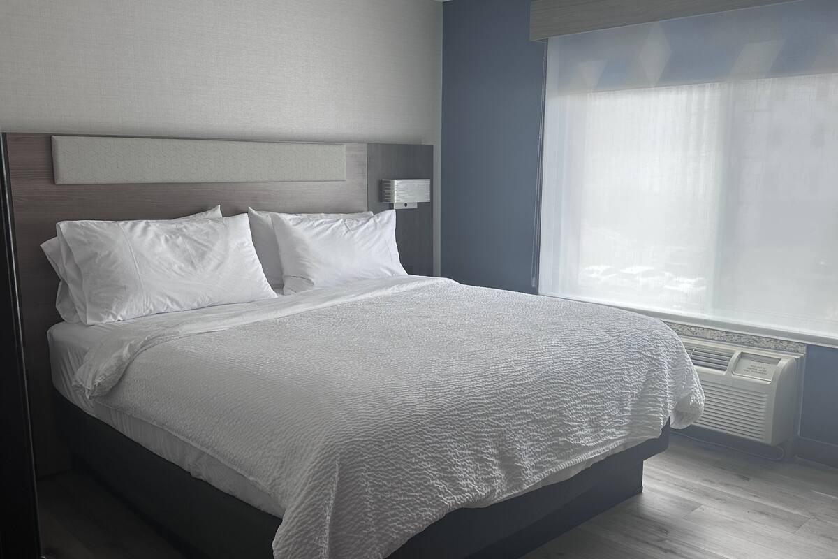 Suite, 2 Bedrooms | Premium bedding, desk, laptop workspace, blackout drapes