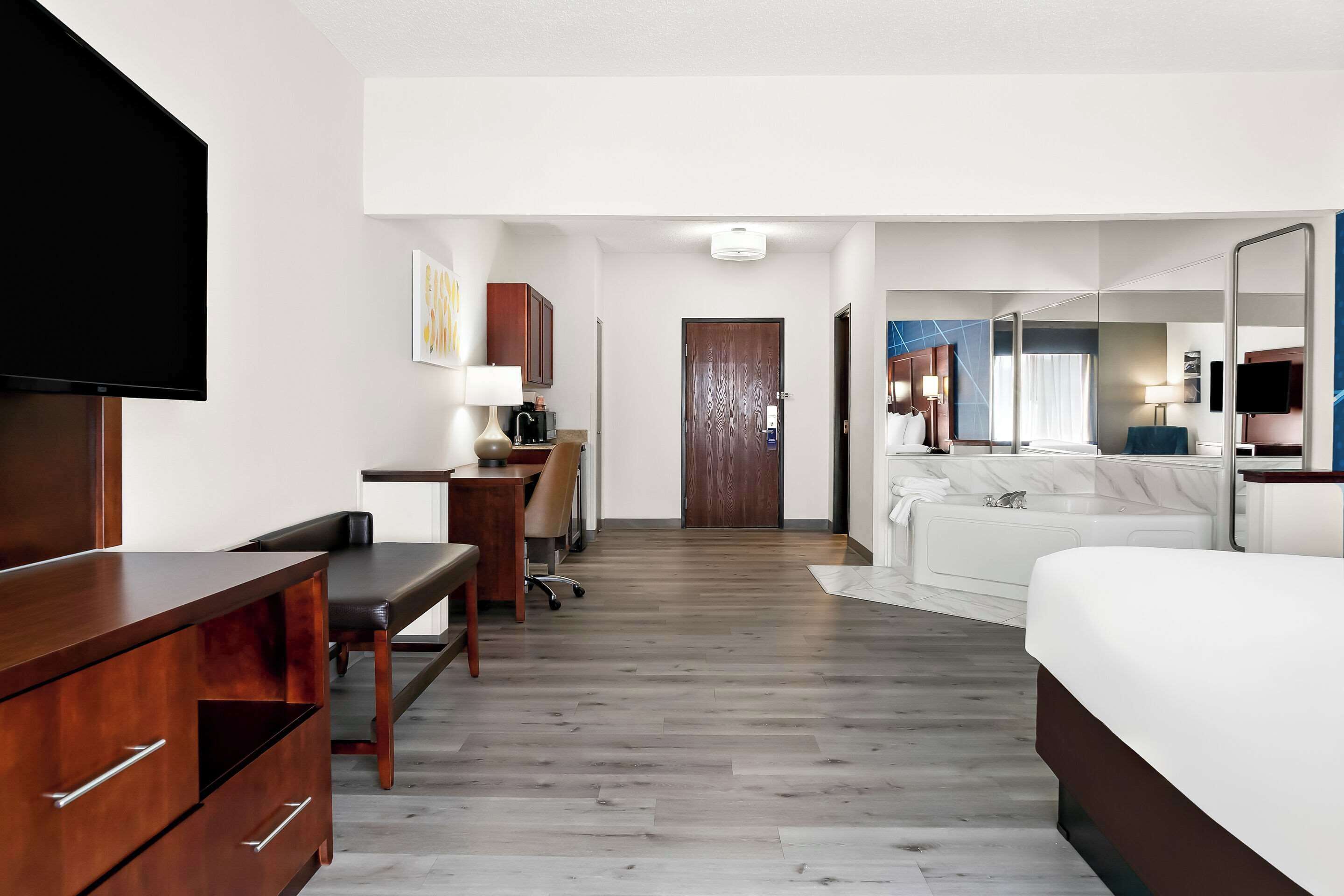 suite, 1 king bed, non smoking, jetted tub | premium bedding, desk, laptop workspace, blackout curtains