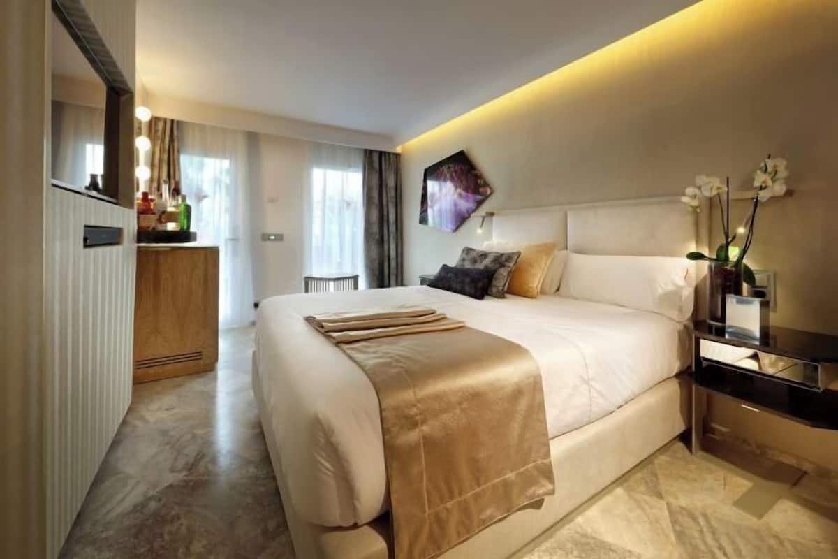 1 dormitorio, ropa de cama de alta calidad, minibar y caja fuerte
