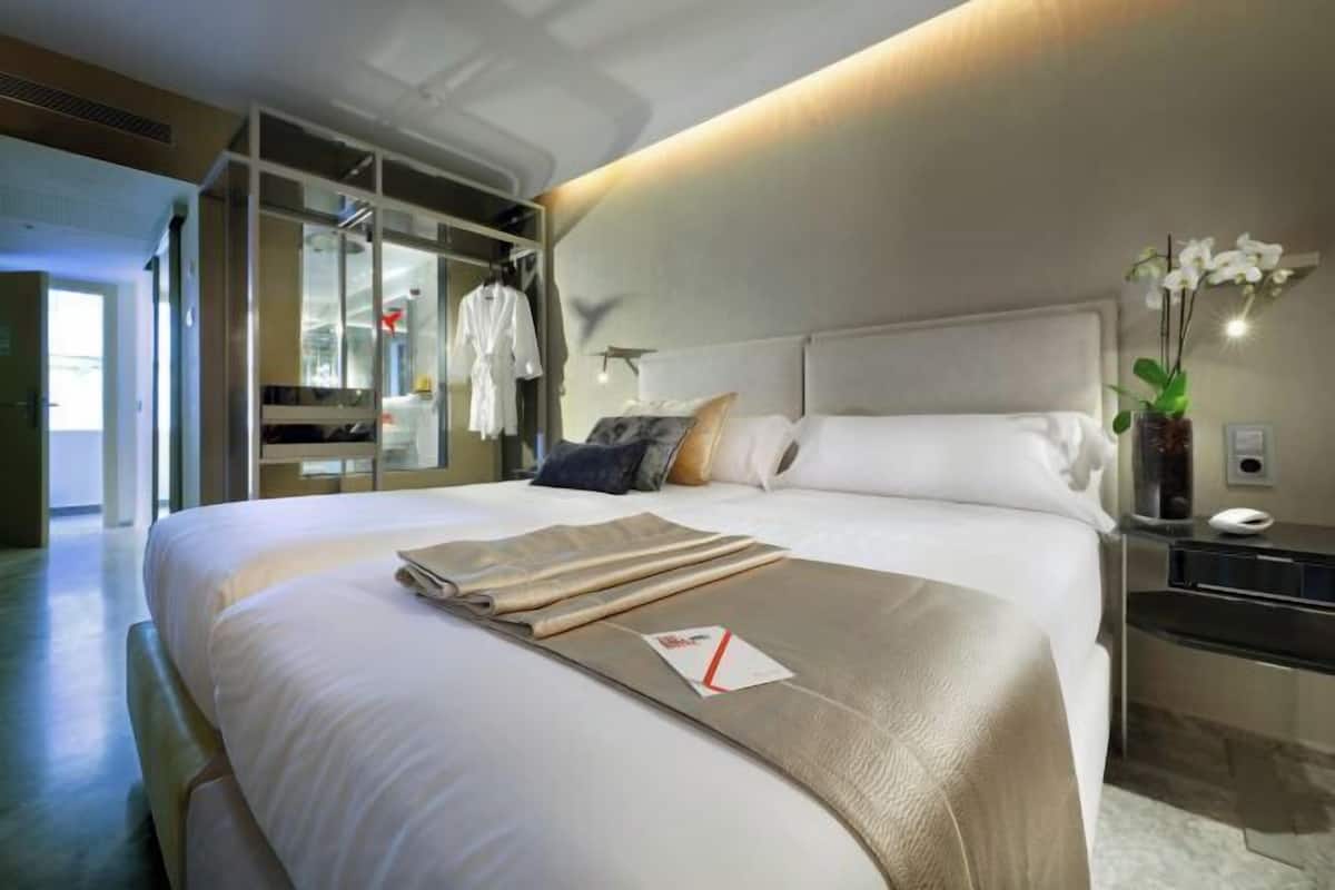 1 dormitorio, ropa de cama de alta calidad, minibar y caja fuerte