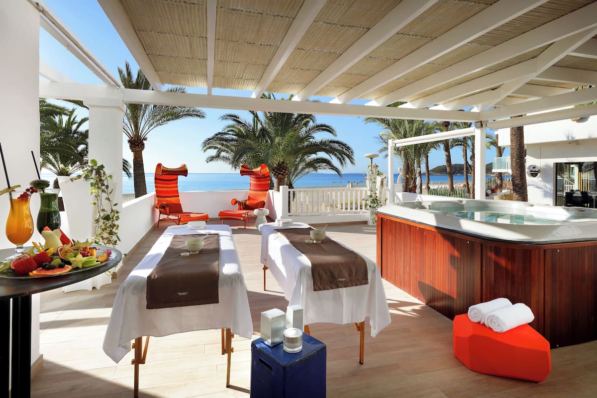 The Xpa Suite - Entrance to Ushuaia Club Included | Terrace/patio