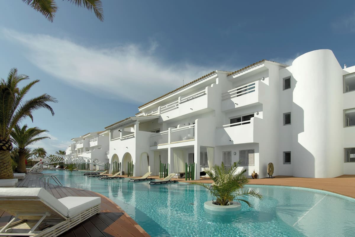 Superior Swim Up - Entrance to Ushuaia Club Included | 1 bedroom, premium bedding, minibar, in-room safe