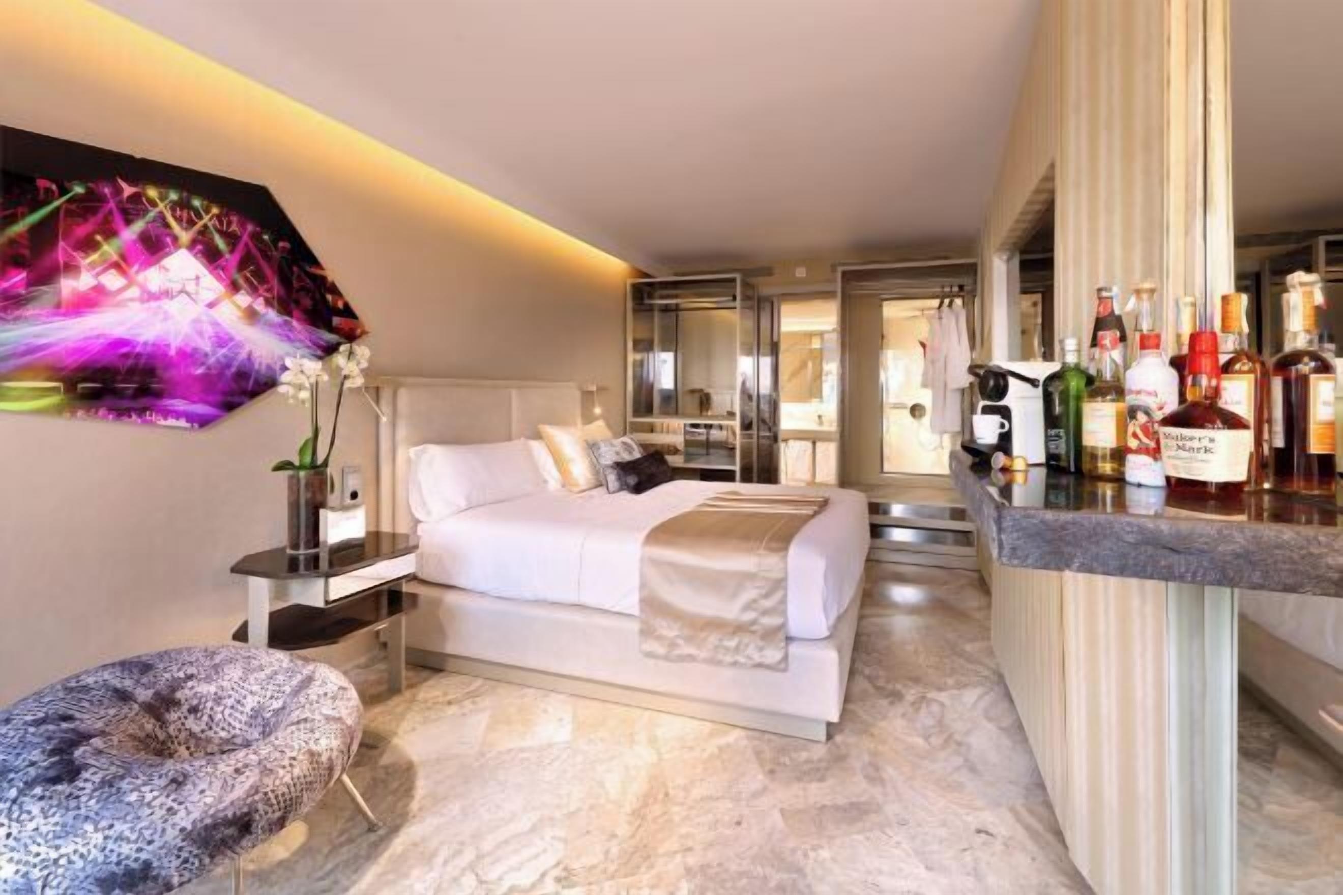 Premium bedding, minibar, in-room safe, desk