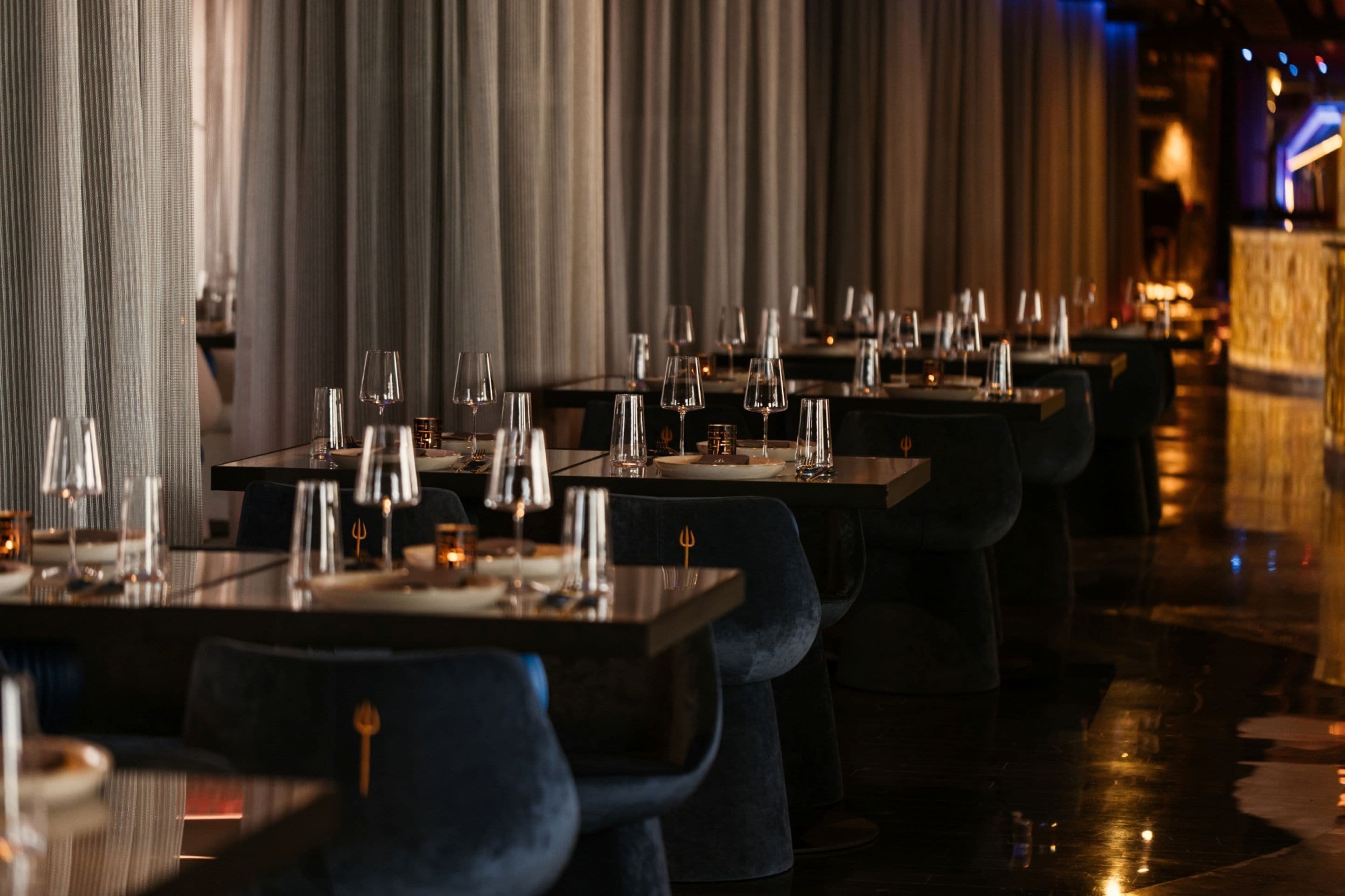 4 restaurants; lunch and dinner served