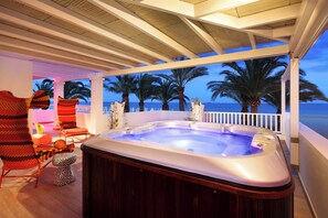 The Xpa Suite - Entrance to Ushuaia Club Included | 1 間臥室、高級寢具、迷你吧、客房內保險箱