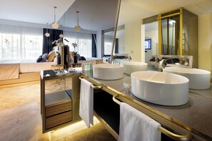 1 habitación, ropa de cama de alta calidad y minibar 