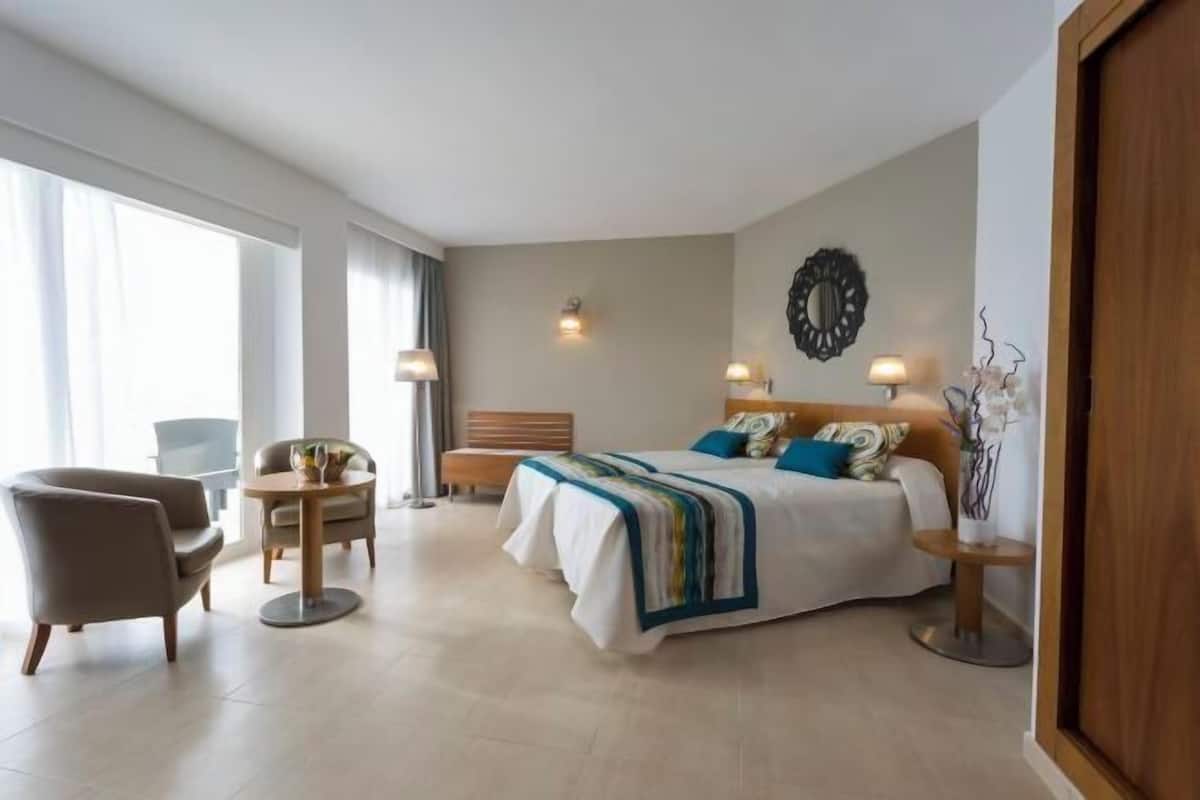 1 bedroom, minibar, in-room safe, desk