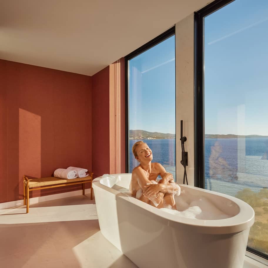 Articles de toilette gratuits, sèche-cheveux, peignoirs, chaussons