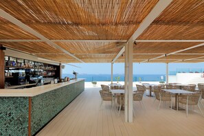 3 outdoor pools, pool umbrellas, sun loungers