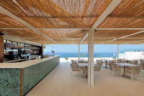 3 outdoor pools, pool umbrellas, sun loungers