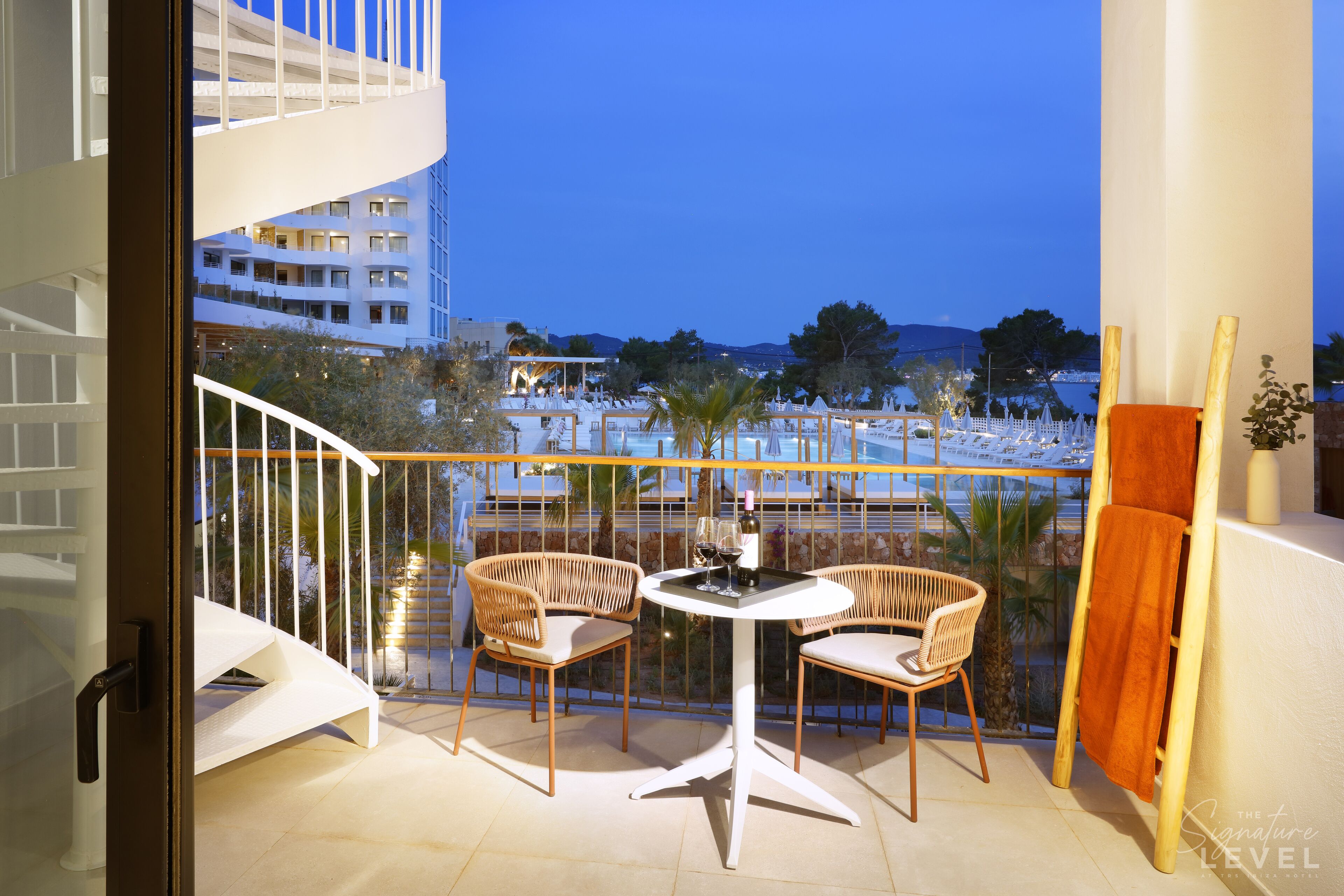Junior Suite, Terrace (Signature Level, Rooftop Jacuzzi) - Club Access Included | Blick vom Balkon