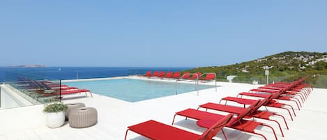 3 outdoor pools, pool umbrellas, pool loungers