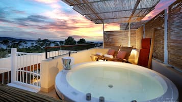 Junior Suite, Terrace (Signature Level, Rooftop Jacuzzi) - Club Access Included | Vista da sacada