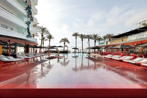 3 outdoor pools, pool umbrellas, sun loungers