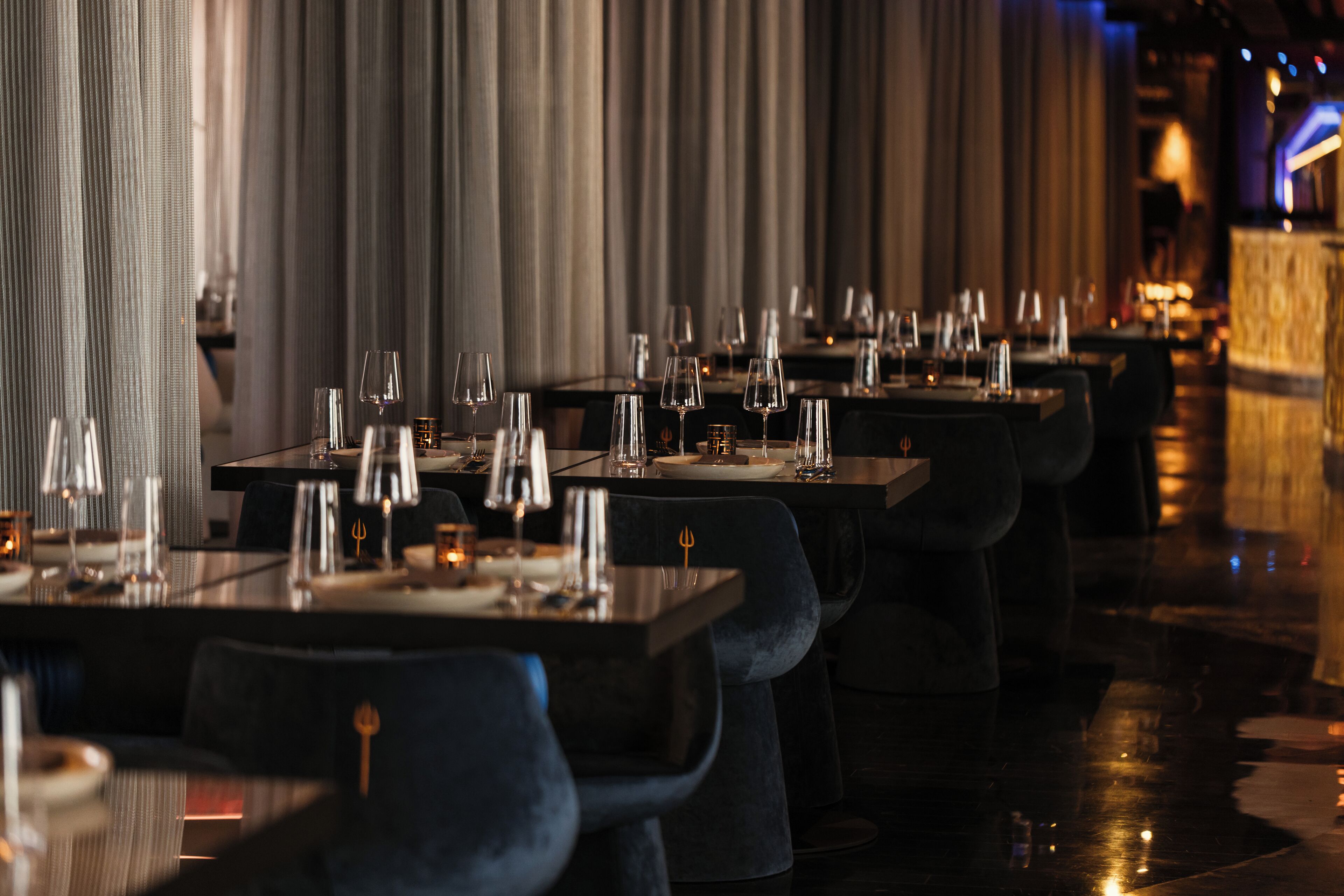 5 Restaurants; Mittagessen und Abendessen werden serviert