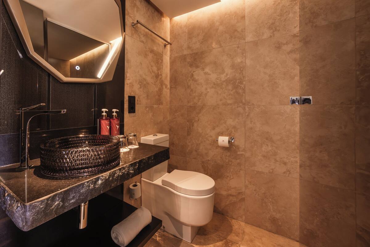 shower, free toiletries, hair dryer, bathrobes