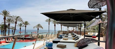 3 outdoor pools, pool umbrellas, sun loungers